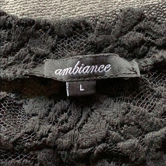 All black floral lace cropped tank - Picture 2 of 3